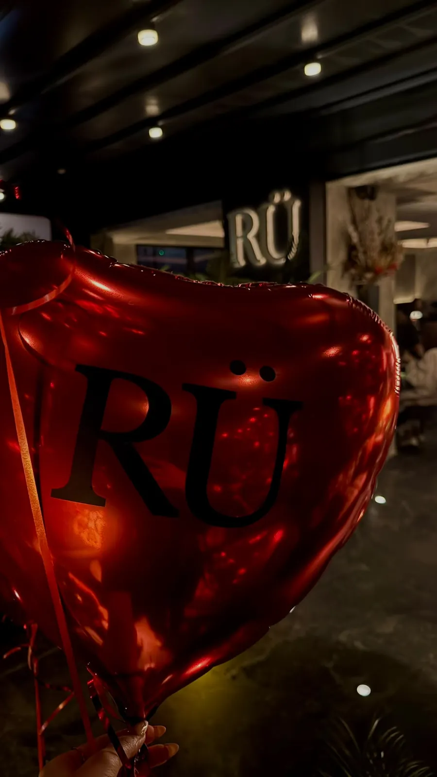A RÜ balloon at the entrance